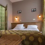 Hotel De Calais 2*