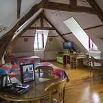 Hotel De Calais 2*