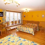 Hotel De Calais 2*