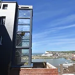 De Calais 2*