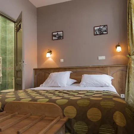 Hotel De Calais 2*