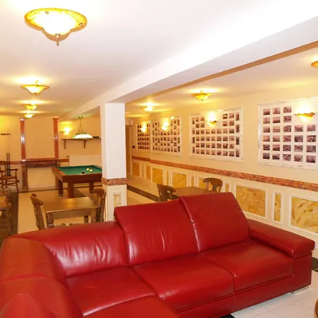 Hotel De Calais 2*