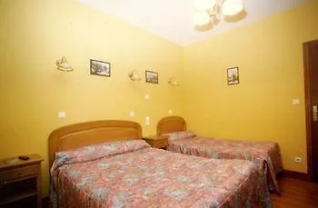 Hotel De Calais 2*