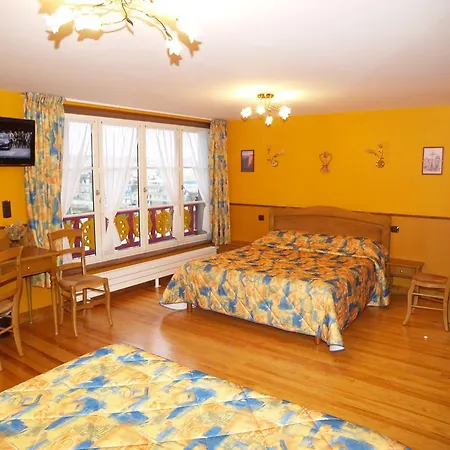 Hotel De Calais 2*