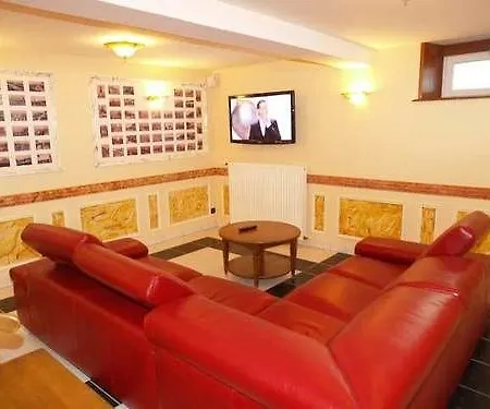 Hotel De Calais 2*