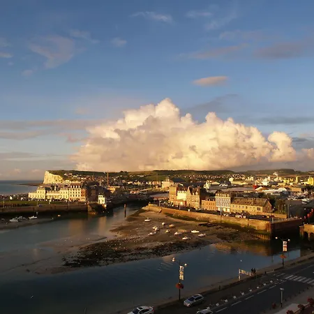 酒店 De Calais 勒特雷波尔